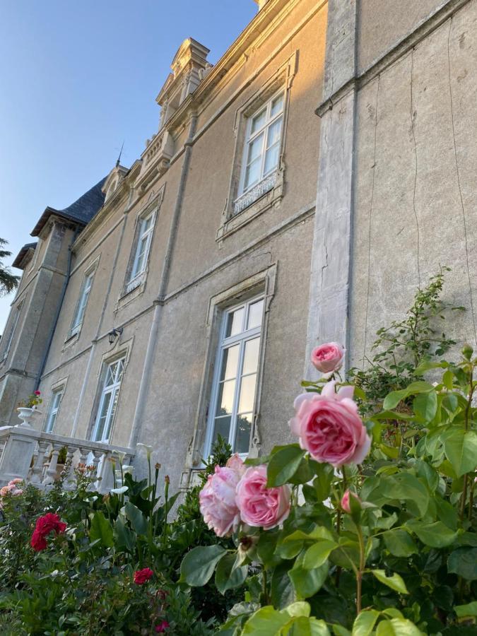 Chateau De St-Fulgent, Gite La Tour Saint-Fulgent Exterior photo